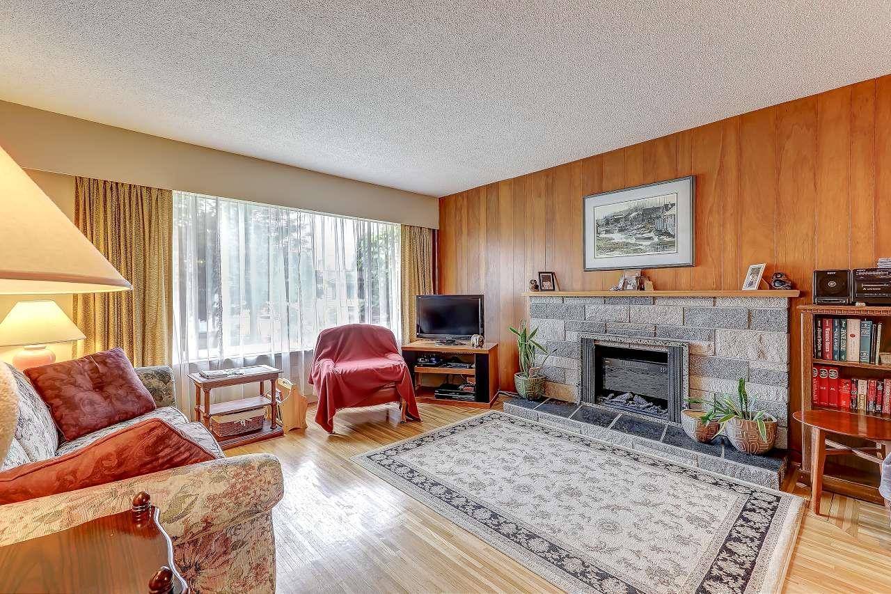 Surrey, BC V3R 4X8,15138 Robin CRES
