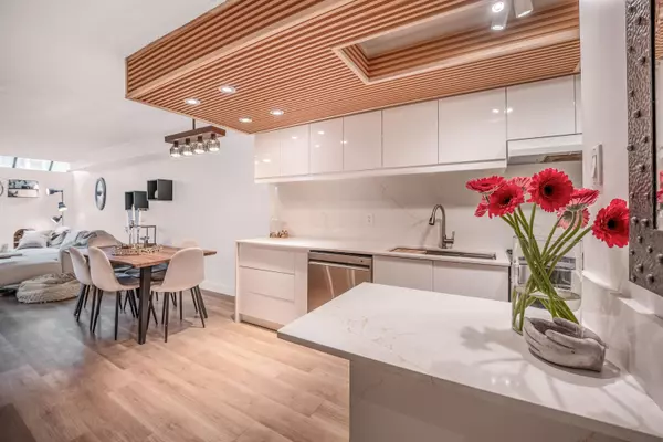 Vancouver, BC V6G 3A5,1500 Pendrell ST #216