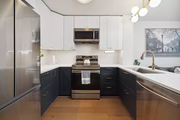 Vancouver, BC V5Z 4R9,3278 Heather ST #318