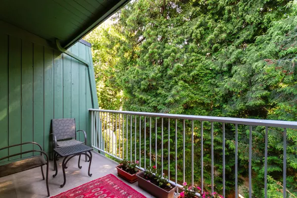 Burnaby, BC V3N 4K1,3901 Carrigan CT #302