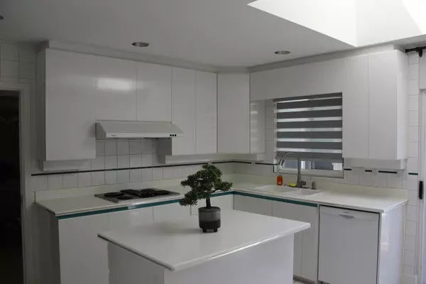 Vancouver, BC V6N 2E1,7 Semana CRES