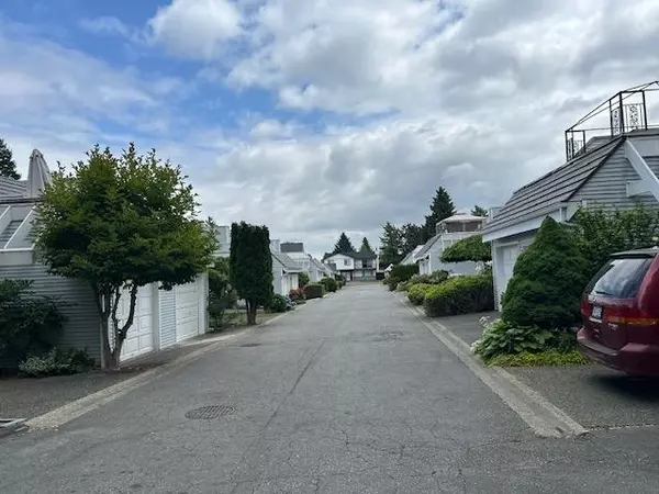 Surrey, BC V3R 9W2,9785 152b ST #9