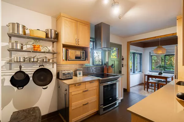 Bowen Island, BC V0N 1G1,1142 Miller RD