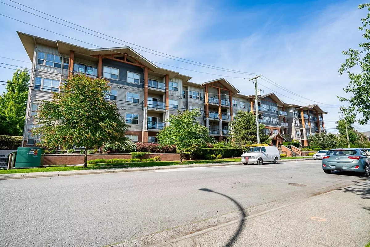 Langley, BC V3A 0C7,20219 54a AVE #204