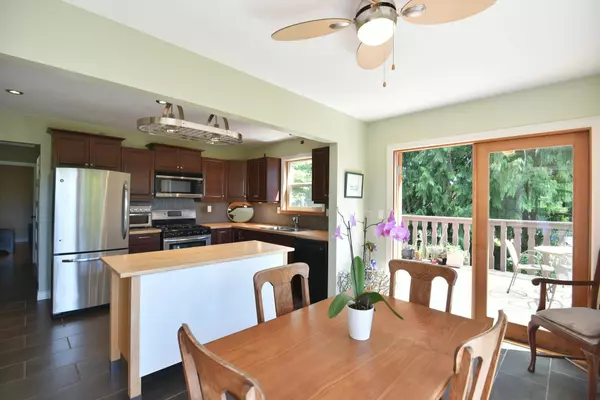 Sechelt, BC V7Z 0G7,5345 Selma Park RD