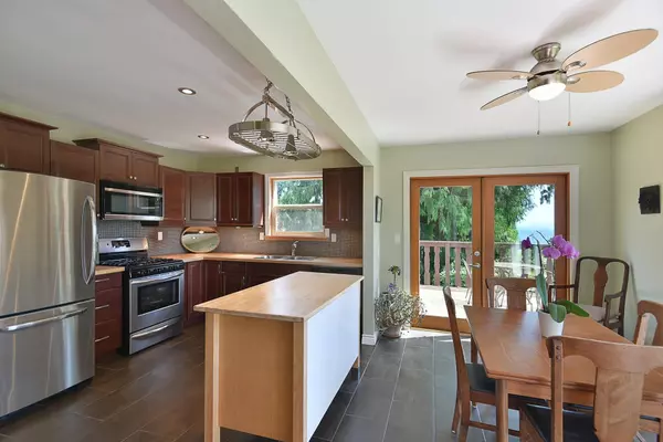 Sechelt, BC V7Z 0G7,5345 Selma Park RD