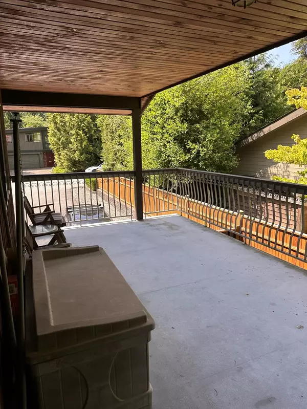 North Vancouver, BC V7K 2A8,3328 Tennyson CRES