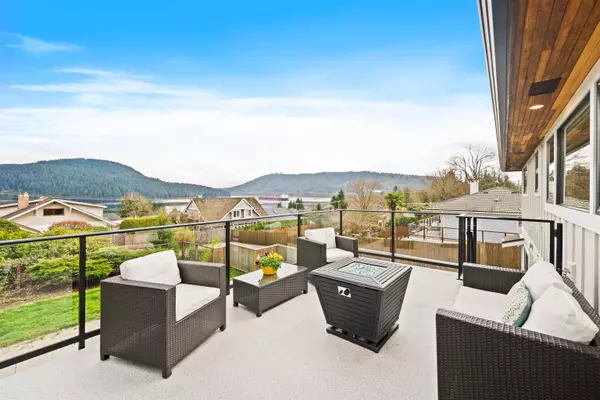 North Vancouver, BC V7G 1N2,542 N Dollarton HWY