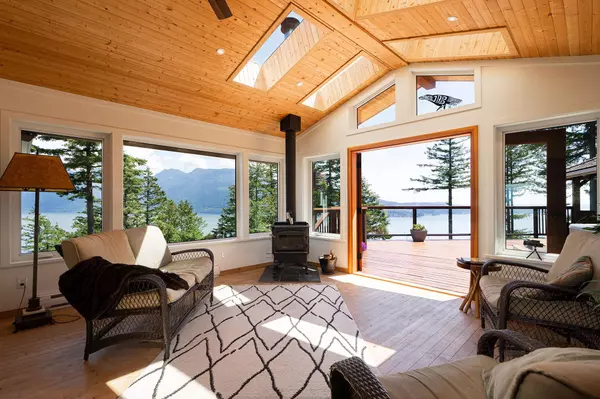 Bowen Island, BC V0N 1G1,845 Valhalla PL