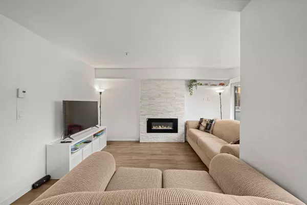 Maple Ridge, BC V2X 6C4,11671 Fraser ST #201