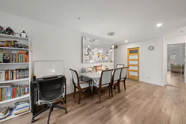 Maple Ridge, BC V2X 6C4,11671 Fraser ST #201