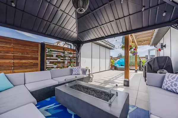 Langley, BC V3A 3W9,19760 55 AVE #33