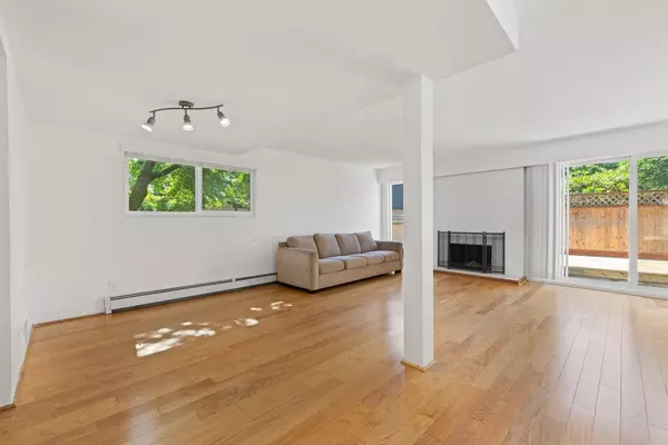 North Vancouver, BC V7N 2J7,555 W 28th ST #801
