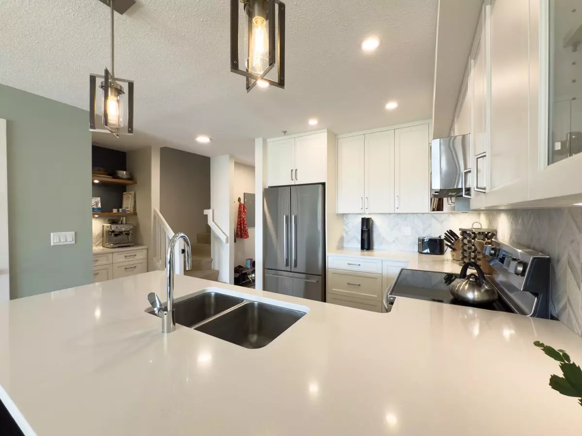 Vancouver, BC V5L 2T6,1707 Charles ST #306