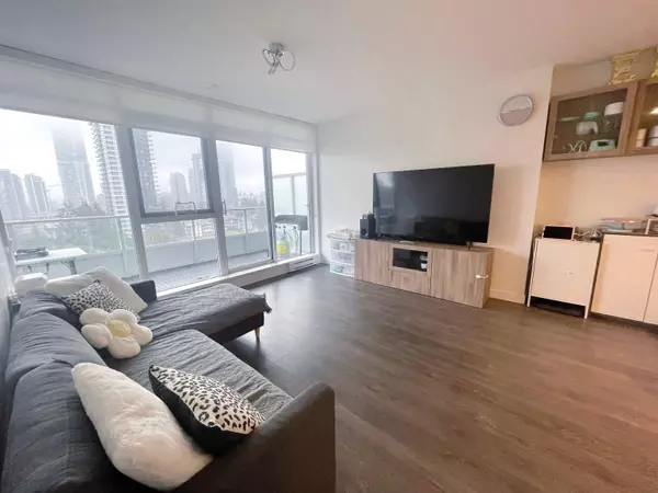 Coquitlam, BC V3J 0H6,525 Foster AVE #1304