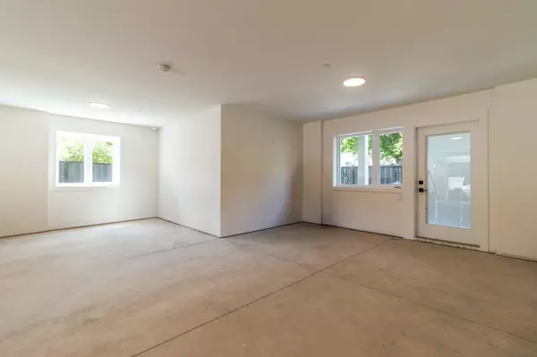 Squamish, BC V8B 0E8,38891 Garibaldi AVE