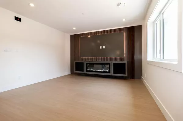 Squamish, BC V8B 0E8,1108 Magee ST