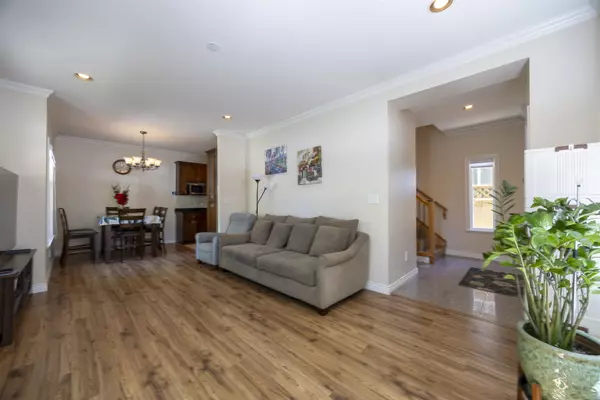 Burnaby, BC V5C 2E9,4303 Albert ST