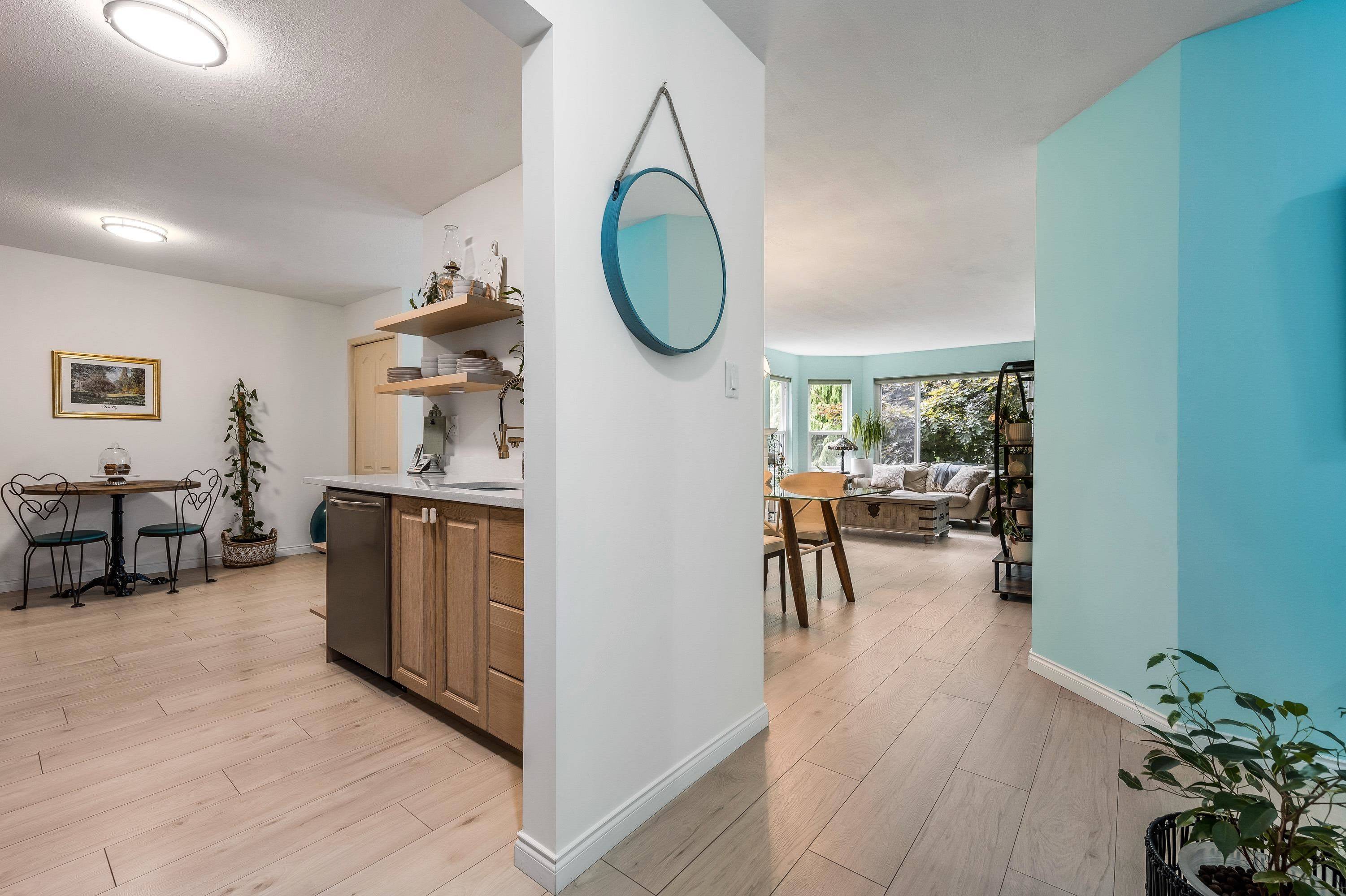 White Rock, BC V4B 4B8,1225 Merklin ST #405