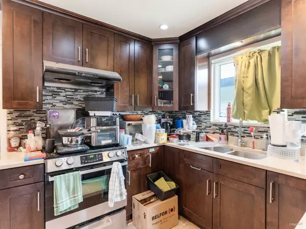 Vancouver, BC V5X 2M8,319 E 64th AVE