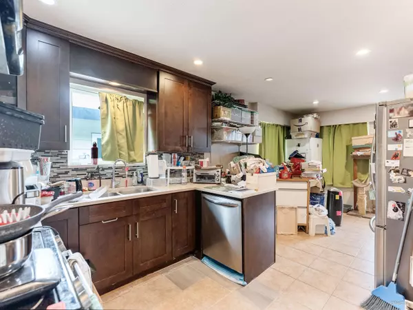 Vancouver, BC V5X 2M8,319 E 64th AVE