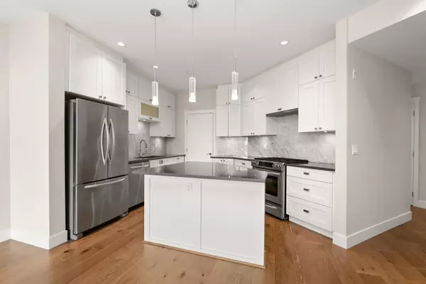 White Rock, BC V4B 2J6,14855 Thrift AVE #214