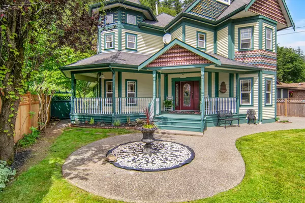 Harrison Hot Springs, BC V0M 1K0,864 Hot Springs RD