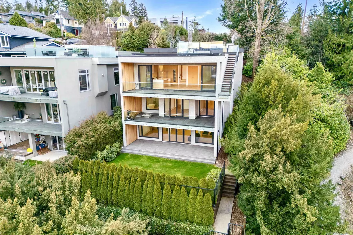 West Vancouver, BC V7T 2K7,803 Braeside ST