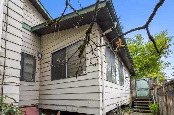 New Westminster, BC V3L 4K9,451 E Eighth AVE