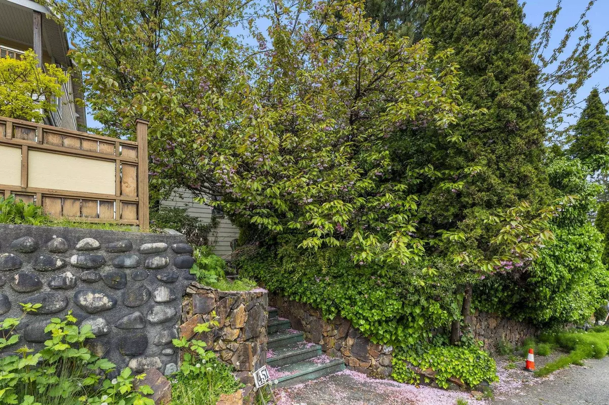 New Westminster, BC V3L 4K9,451 E Eighth AVE