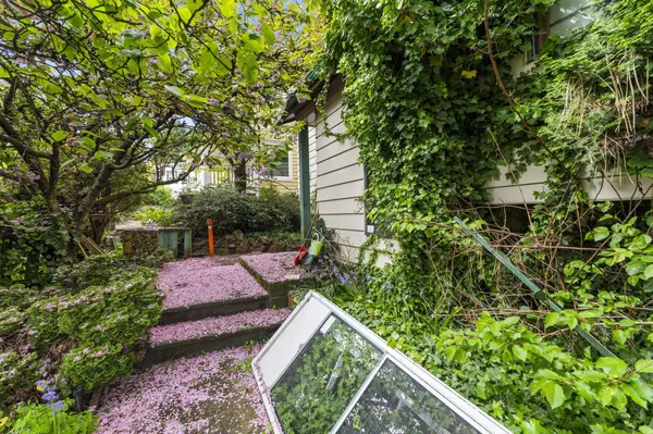 New Westminster, BC V3L 4K9,451 E Eighth AVE