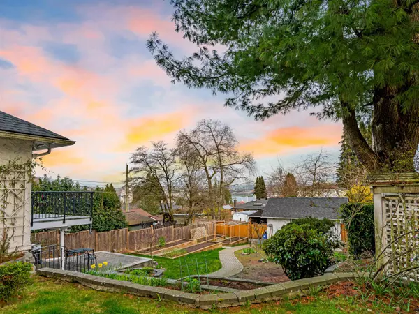 North Vancouver, BC V7L 3Z3,550 Sutherland AVE