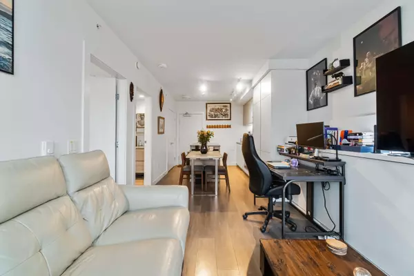 Coquitlam, BC V3J 0K3,652 Whiting WAY #708