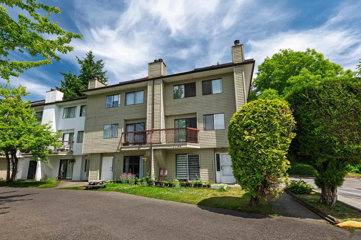 Surrey, BC V3W 8A4,7144 133b ST #210