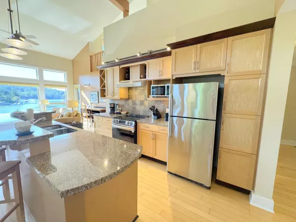 Madeira Park, BC V0N 2H0,12849 Lagoon RD #4C