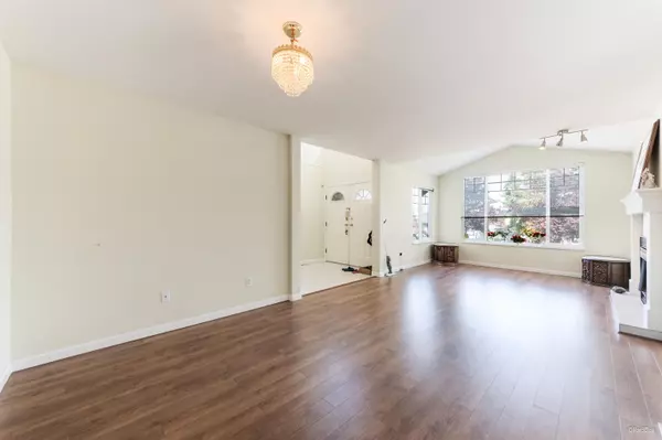 Surrey, BC V3R 0W5,14534 St. Andrews DR