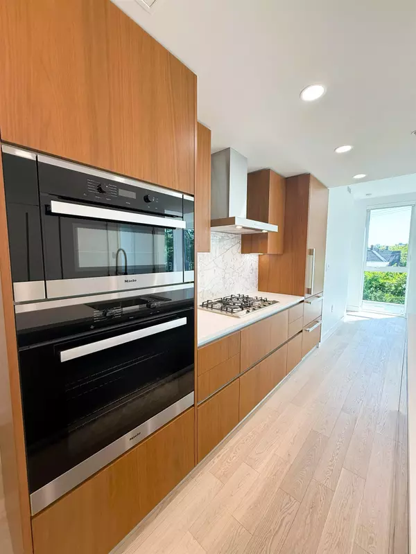 Vancouver, BC V6J 3Y7,2888 Arbutus ST #404