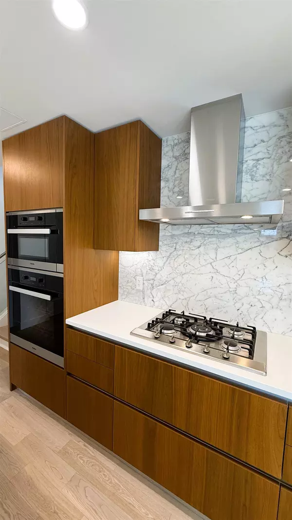 Vancouver, BC V6J 3Y7,2888 Arbutus ST #404