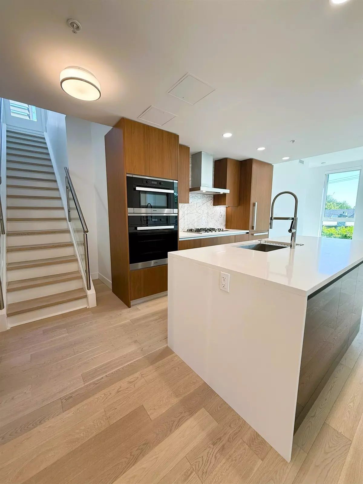 Vancouver, BC V6J 3Y7,2888 Arbutus ST #404