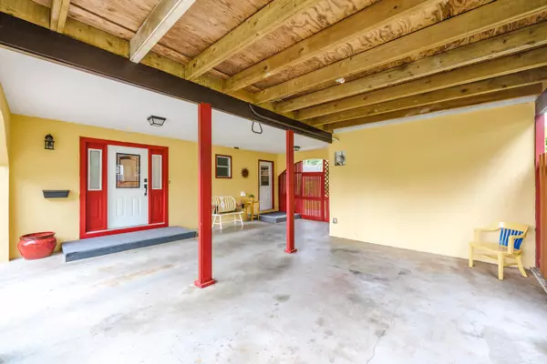 Abbotsford, BC V2S 1E9,33318 Holland AVE