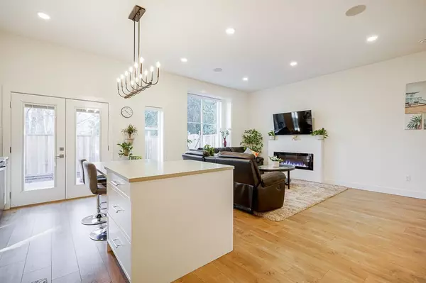 Surrey, BC V3X 1C8,5960 142 ST #17