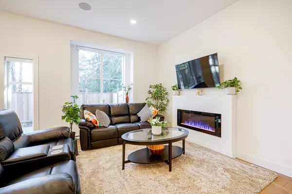 Surrey, BC V3X 1C8,5960 142 ST #17