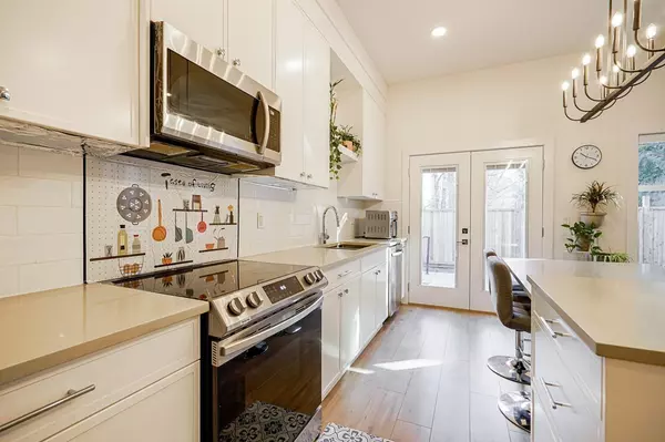 Surrey, BC V3X 1C8,5960 142 ST #17