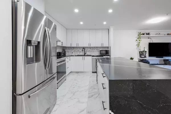 White Rock, BC V4B 4G1,1588 Best ST #203