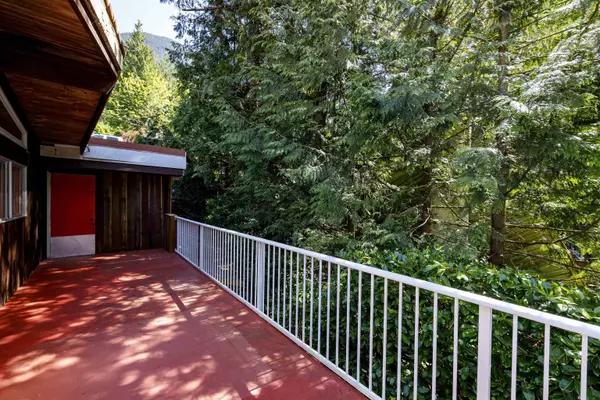 Lions Bay, BC V0N 2E0,90 Oceanview RD