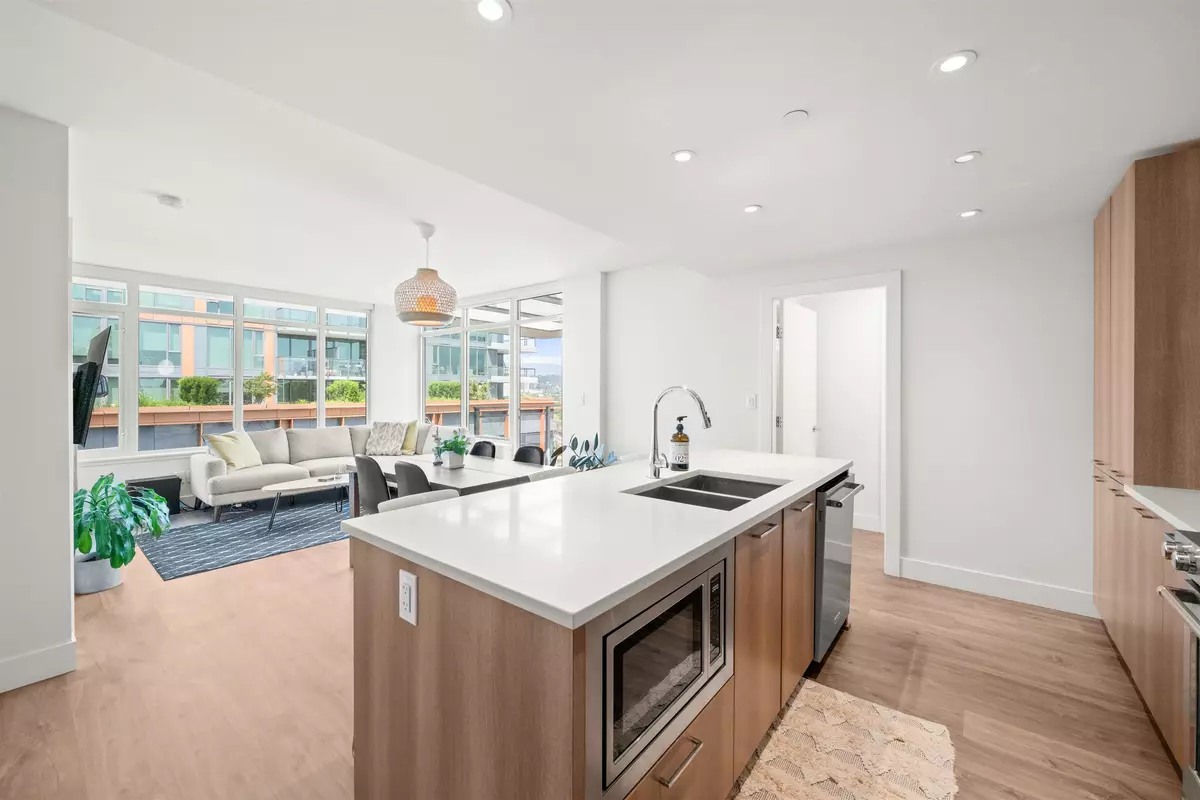 New Westminster, BC V3L 0J9,258 Nelson's CT #709