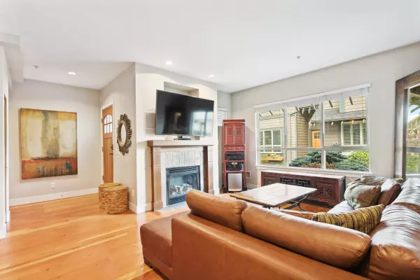 New Westminster, BC V3M 0B4,247 Furness ST