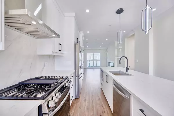 New Westminster, BC V3M 6S1,1115 Roma AVE #27