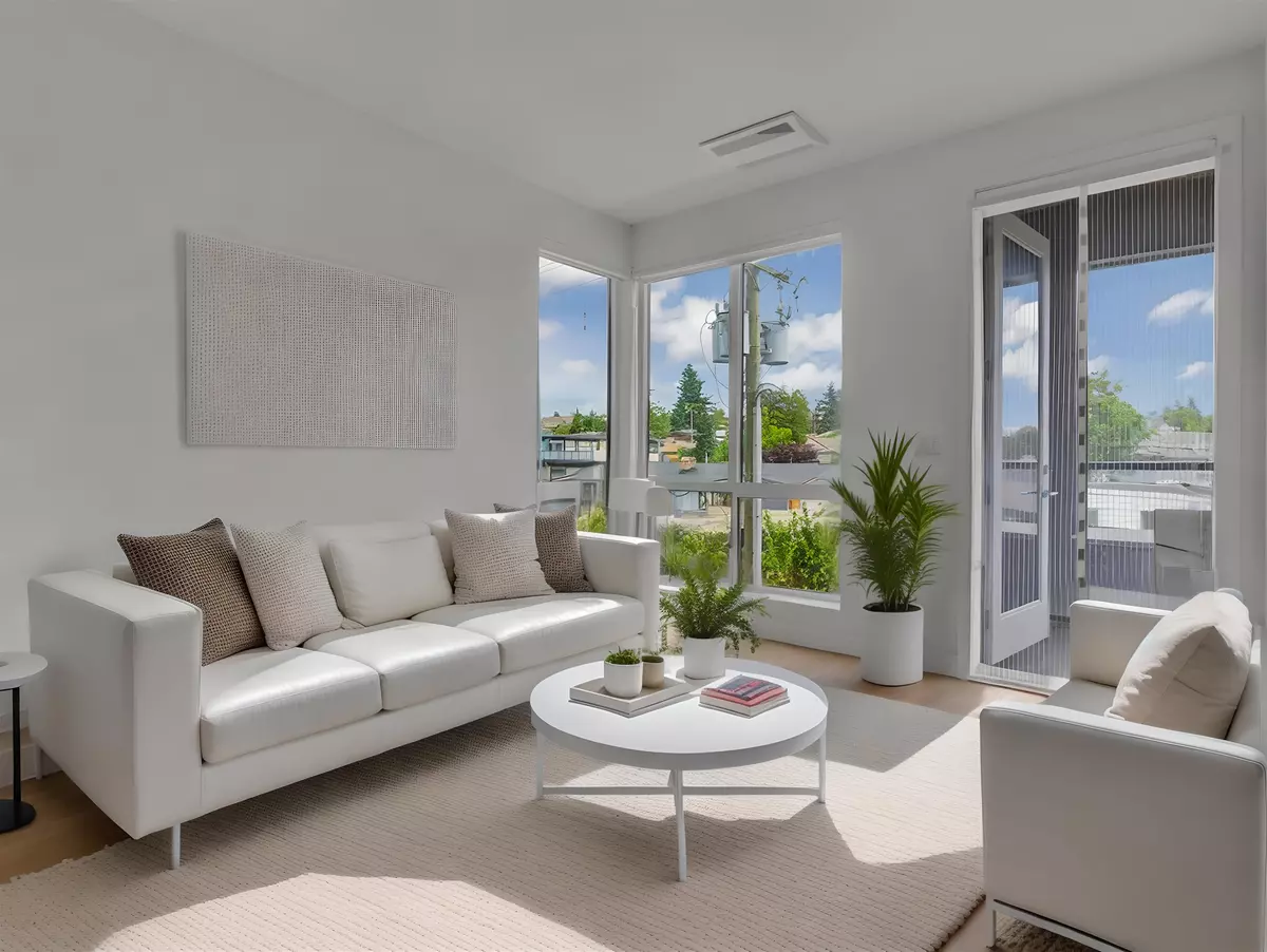 Burnaby, BC V3N 0H9,7599 15 ST #307