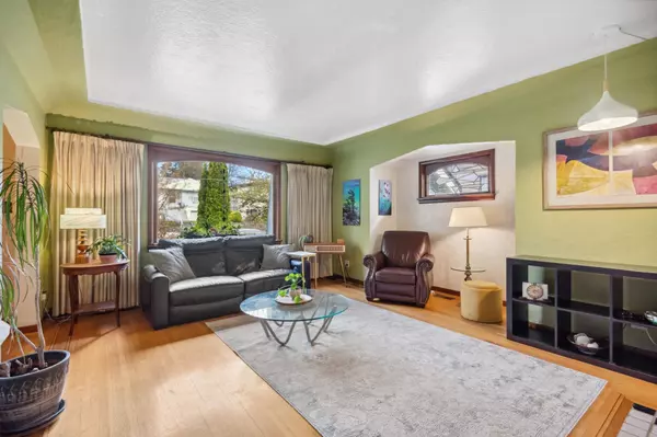 New Westminster, BC V3M 2V8,1216 Edinburgh ST